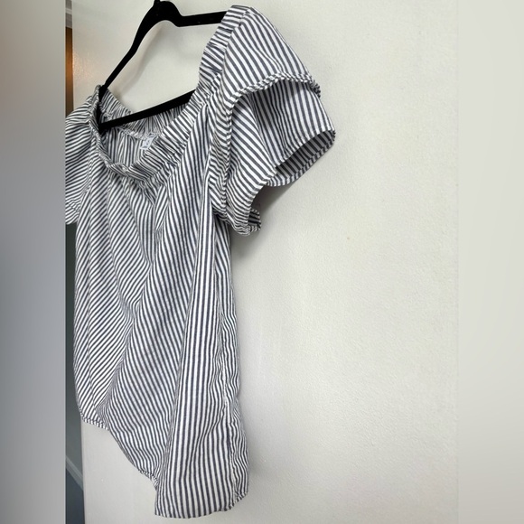 Old Navy Blue and White Ruffle Puff Sleeve Blouse - Picture 3 of 6